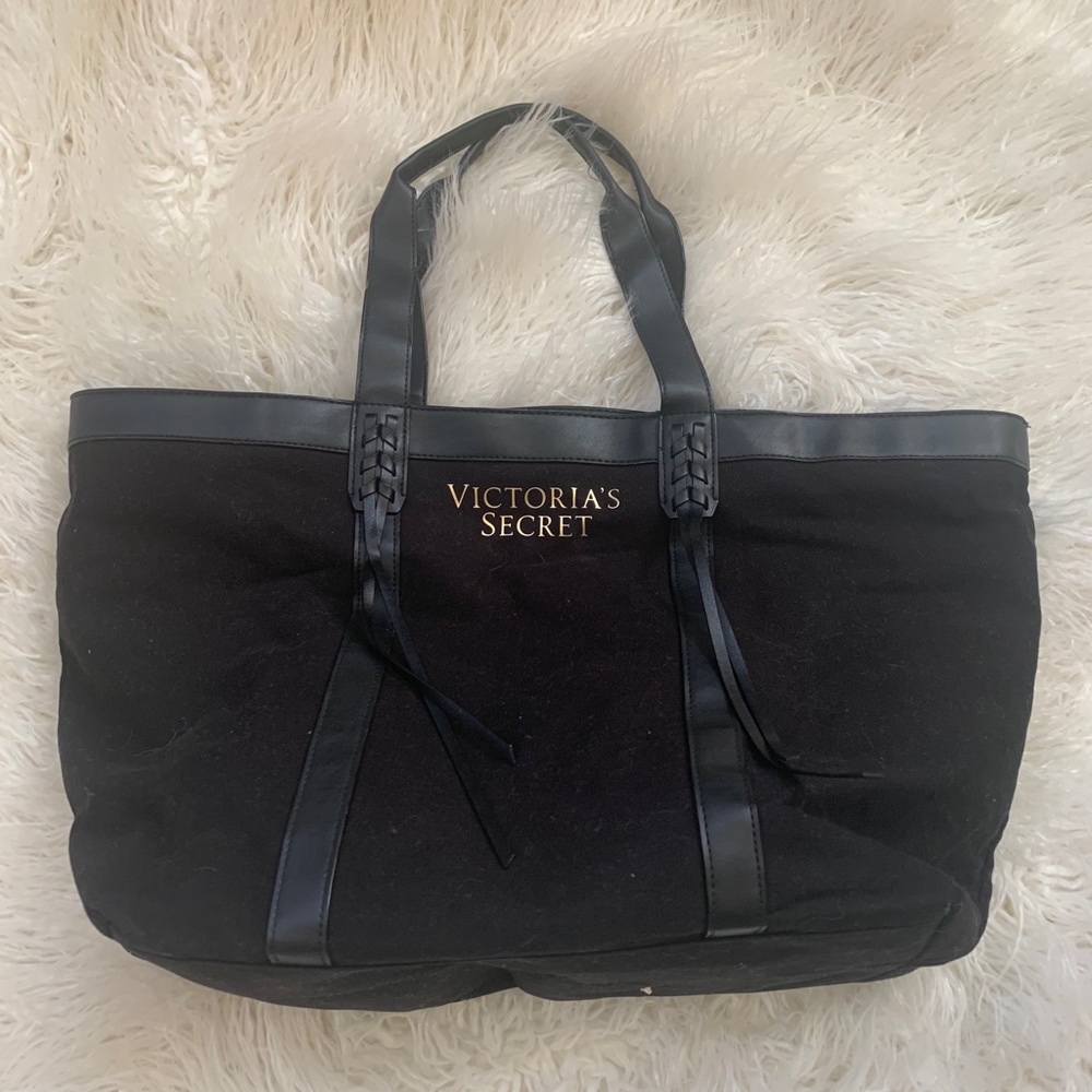 ❤️❤️Victoria’s Secret Black Tote - with Fringe